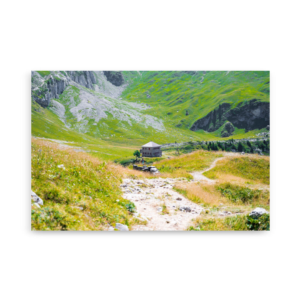 Poster de la photographie 'Le Refuge de la Tournette', capturant la tranquillité et la majesté du célèbre refuge de montagne en Haute-Savoie.