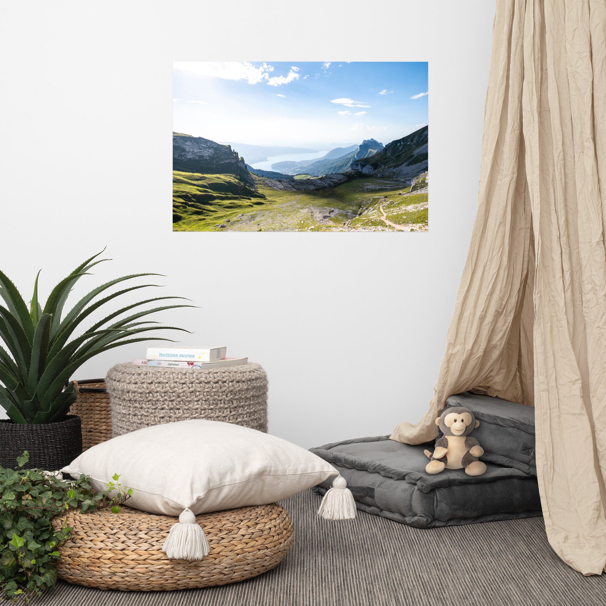 Poster 'Panorama' représentant une vue panoramique du lac d'Annecy en Haute-Savoie, capturant la tranquillité et la beauté naturelle du lieu.