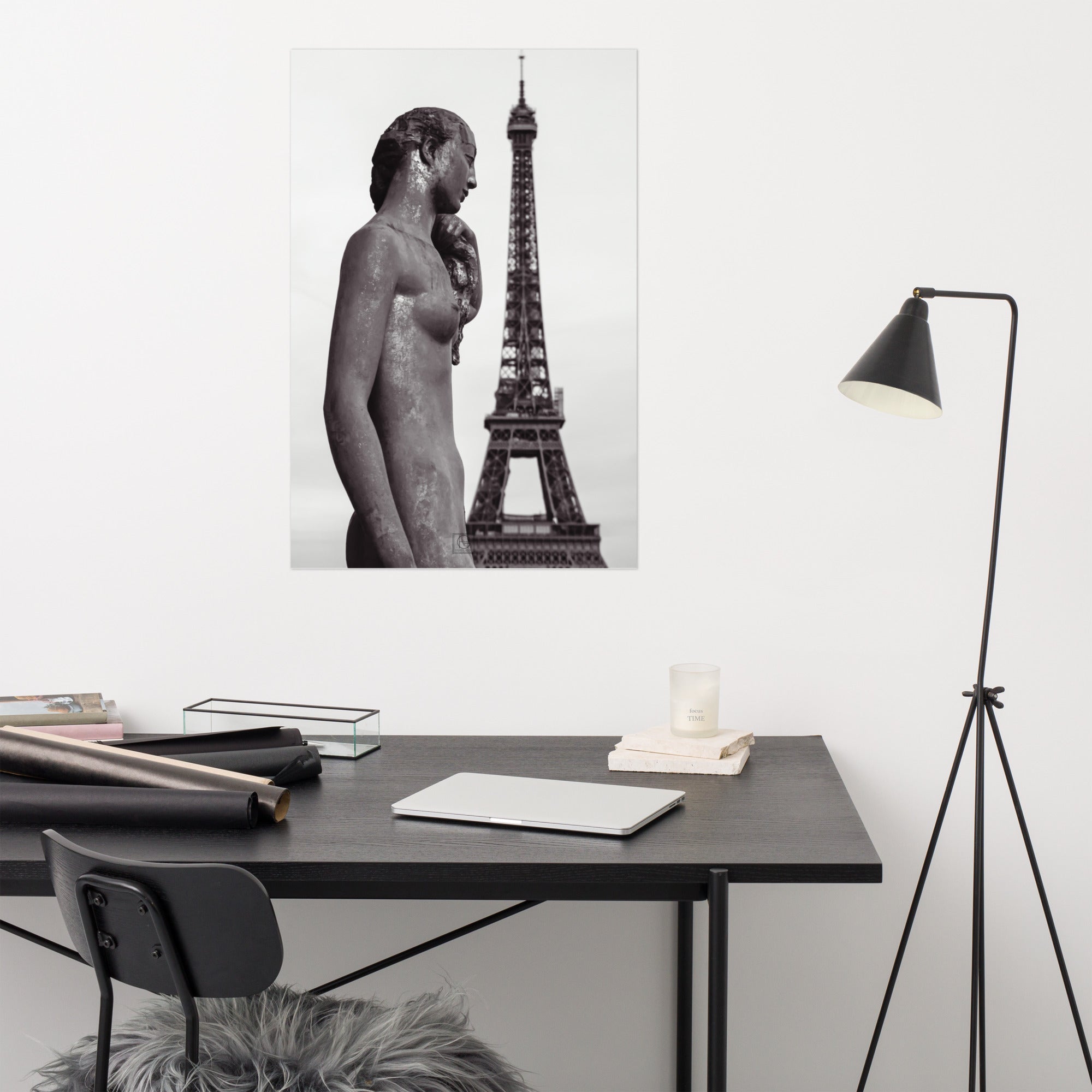 Photographie "Les dames de fer" par Hadrien Geraci, statue classique et Tour Eiffel en noir et blanc