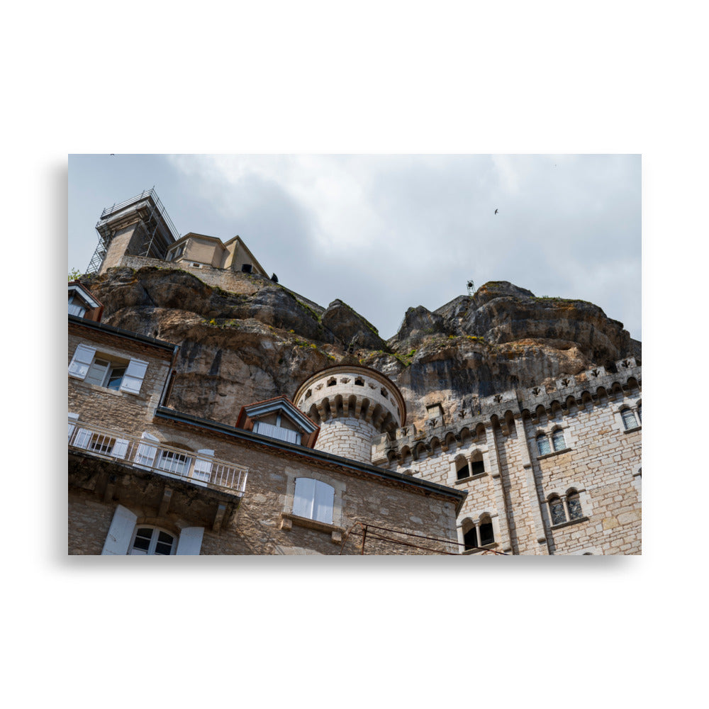 Rocamadour N03 - Photographie saisissante de Rocamadour vue d'en bas - La Boutique du Poster