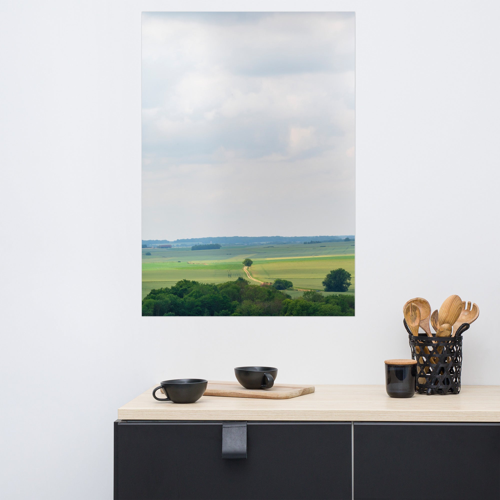 Poster 'Provins' présentant une photographie d'un paysage français, un champ et une forêt au loin, vue depuis le sommet du château de Provins.