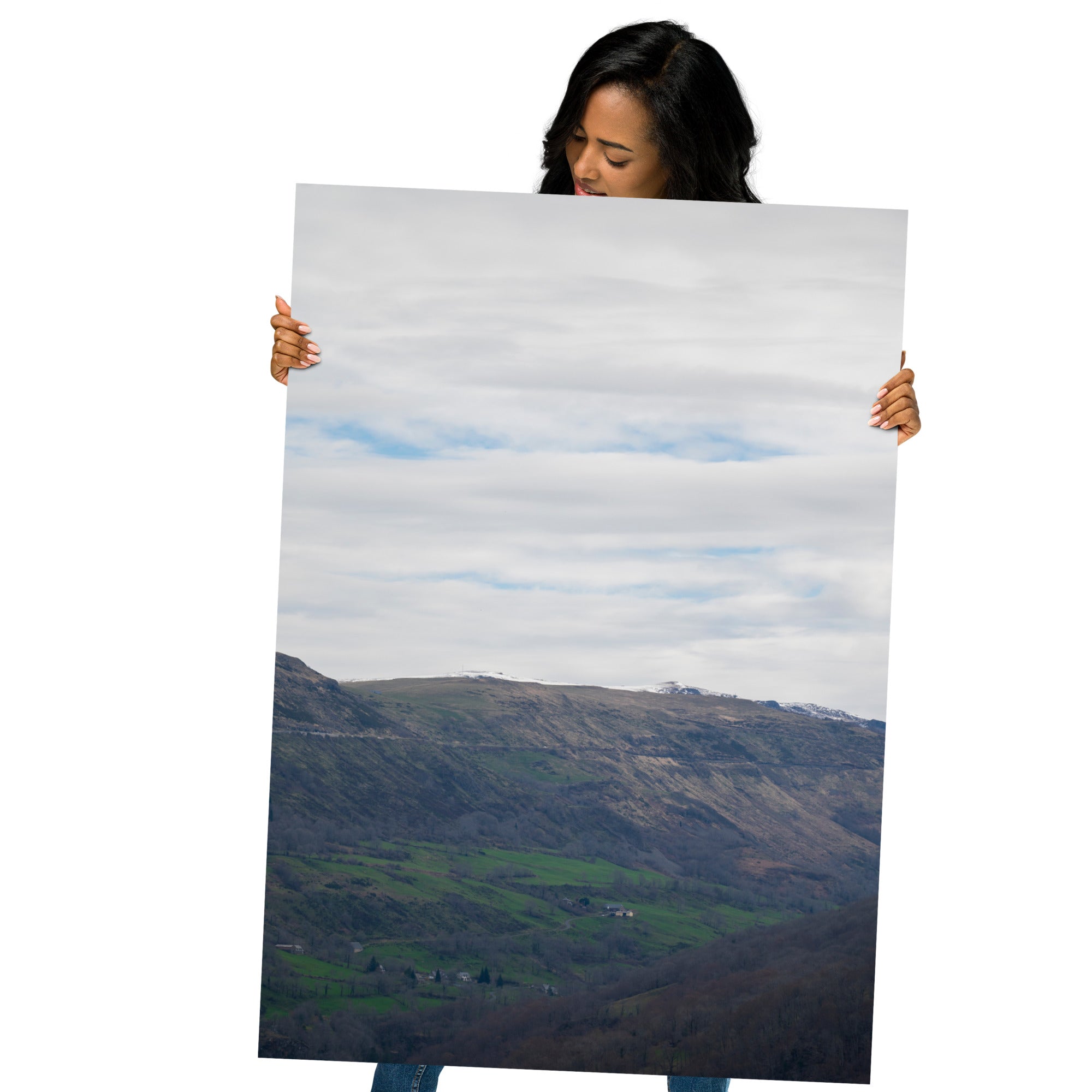 Vue panoramique du paysage auvergnat, capturant la majestuosité naturelle du Cantal.