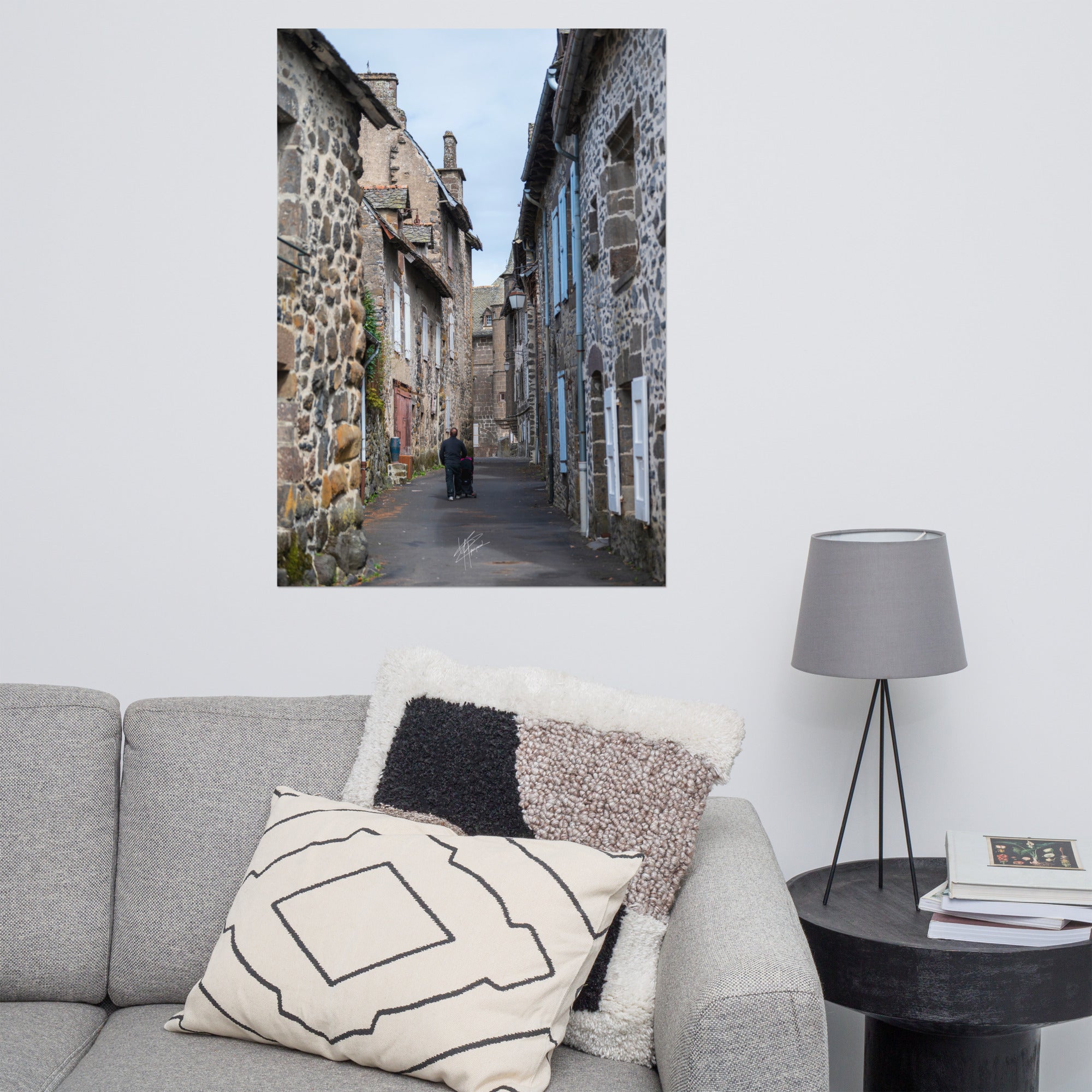 Photographie de la "Rue des Nobles" à Salers, illustrant le patrimoine médiéval de la ville.