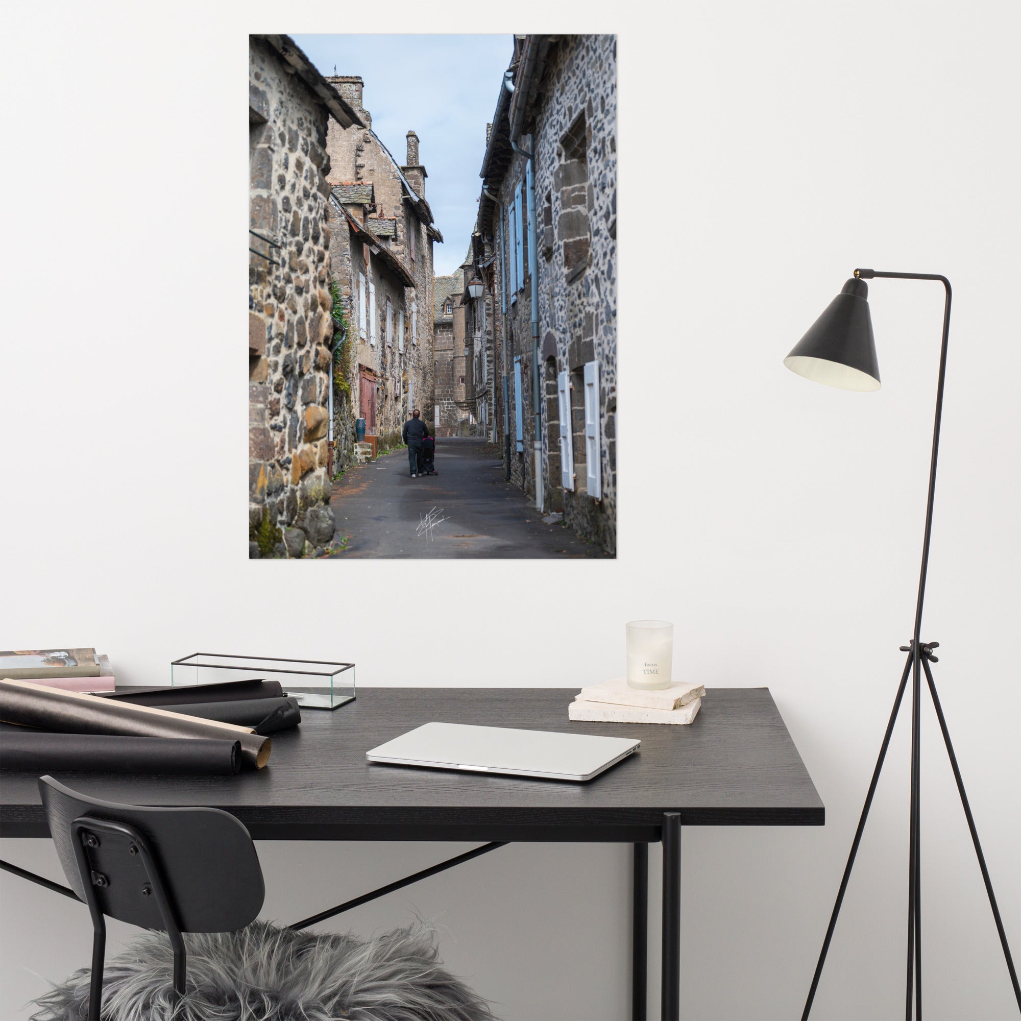 Photographie de la "Rue des Nobles" à Salers, illustrant le patrimoine médiéval de la ville.