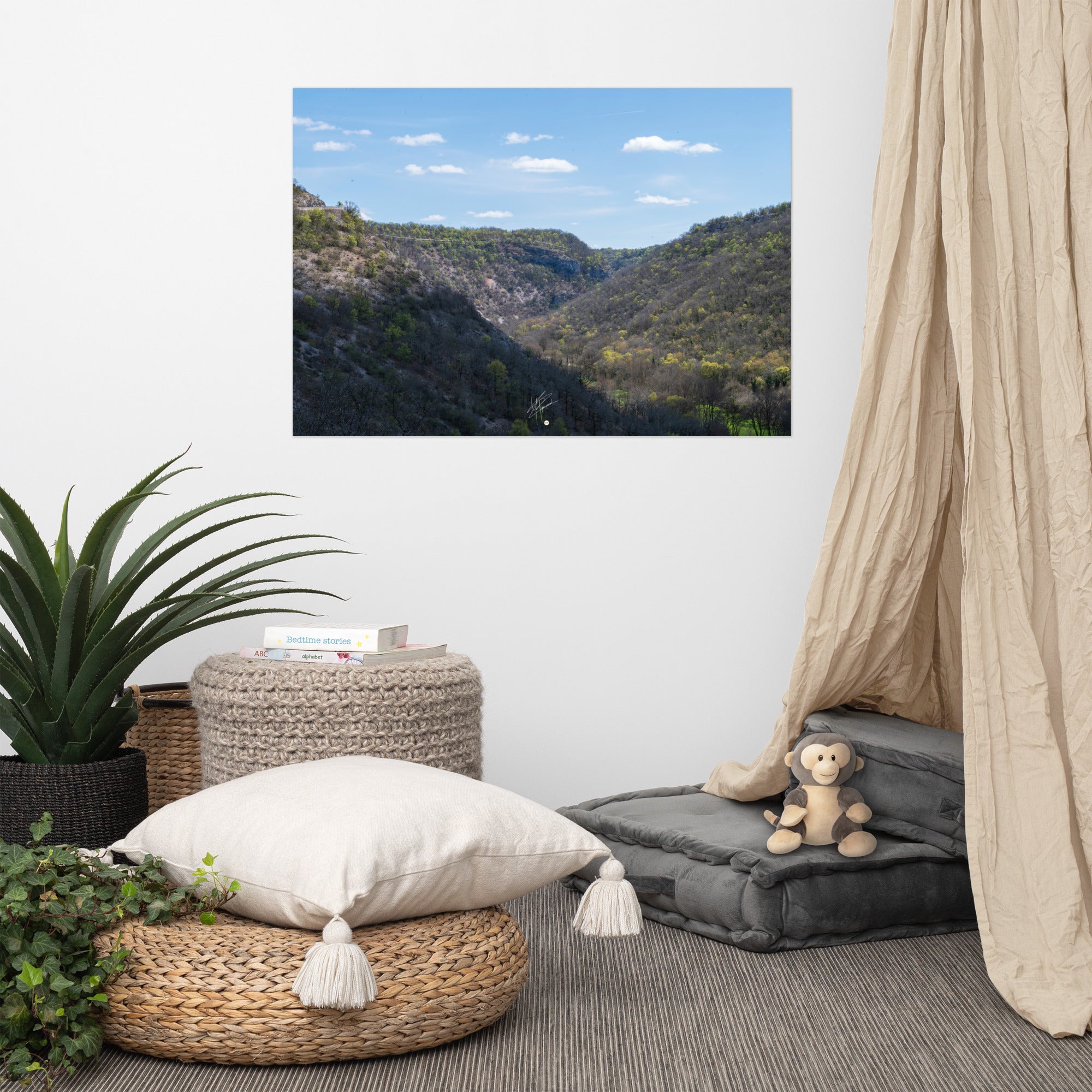 Vue panoramique de la vallée de Rocamadour en Dordogne, illustrant la beauté pittoresque et sereine du paysage, idéale pour apporter une ambiance naturelle à votre intérieur.