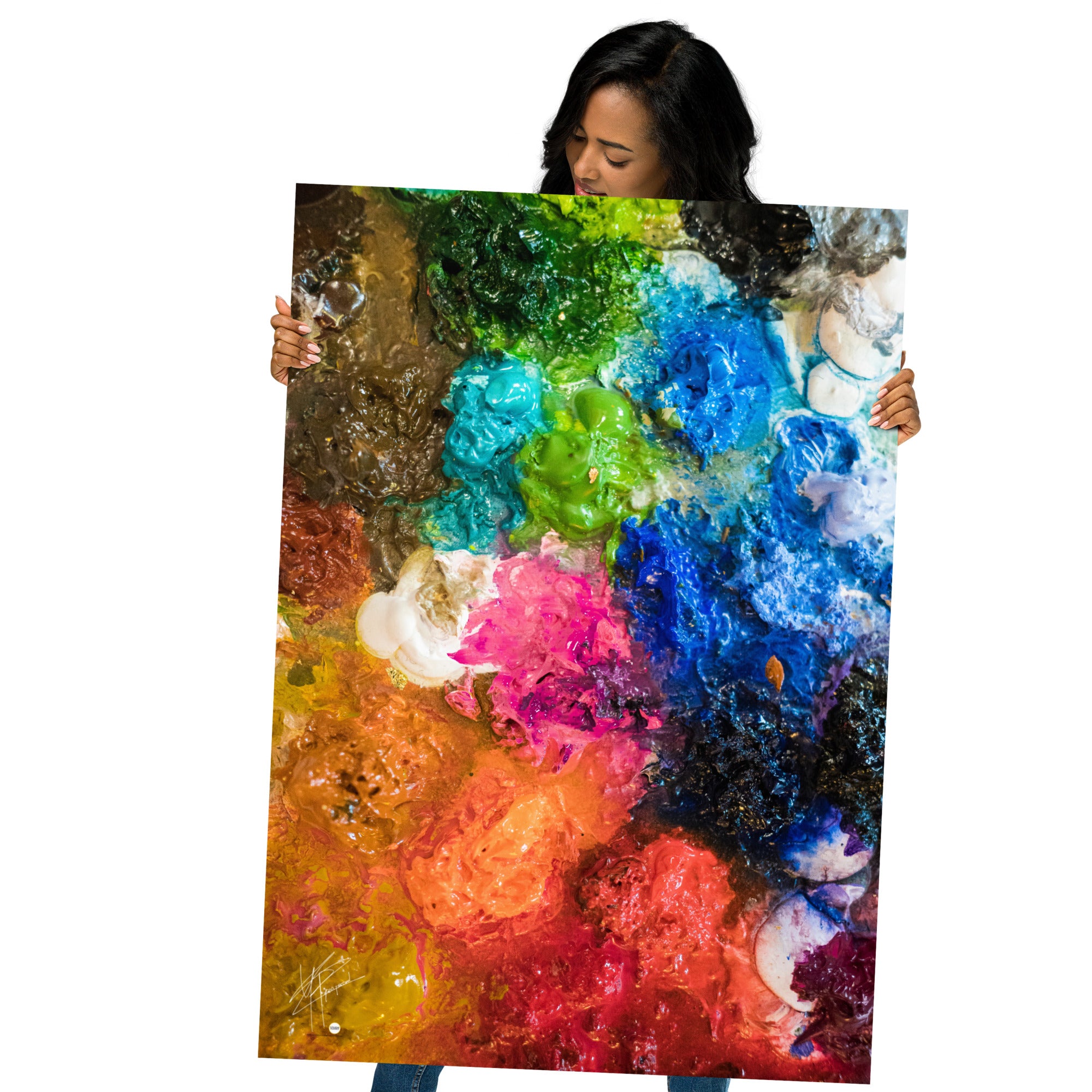 Palette de peintre multicolore avec diverses teintes vives éclaboussées, illustrant la passion et la créativité de l'artiste en plein processus de création.