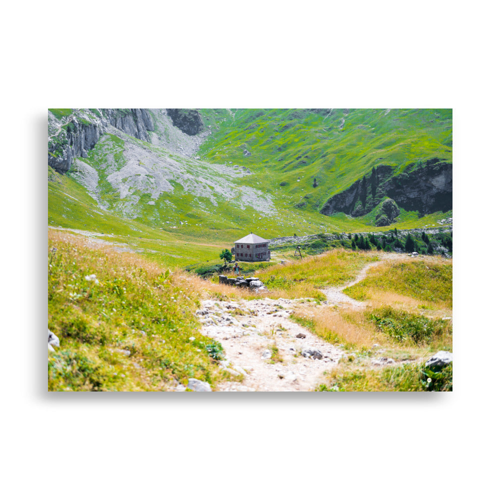 Poster de la photographie 'Le Refuge de la Tournette', capturant la tranquillité et la majesté du célèbre refuge de montagne en Haute-Savoie.