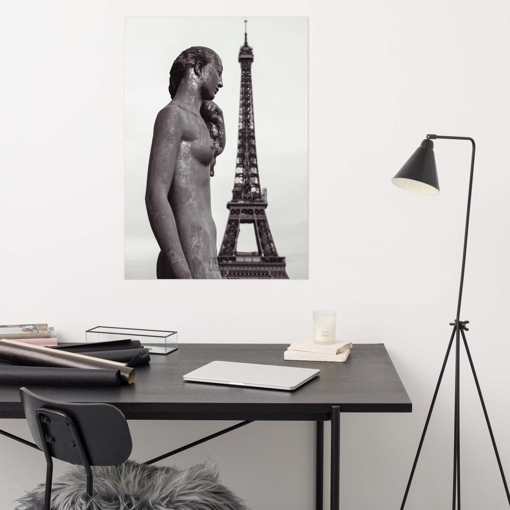 Photographie "Les dames de fer" par Hadrien Geraci, statue classique et Tour Eiffel en noir et blanc