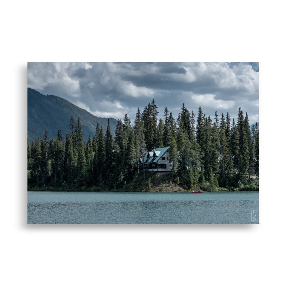 Poster "Canada Dream" par Galdric Sibiude, capturant une scène tranquille au bord d'un lac, idéal pour ceux qui apprécient le calme et les paysages naturels.