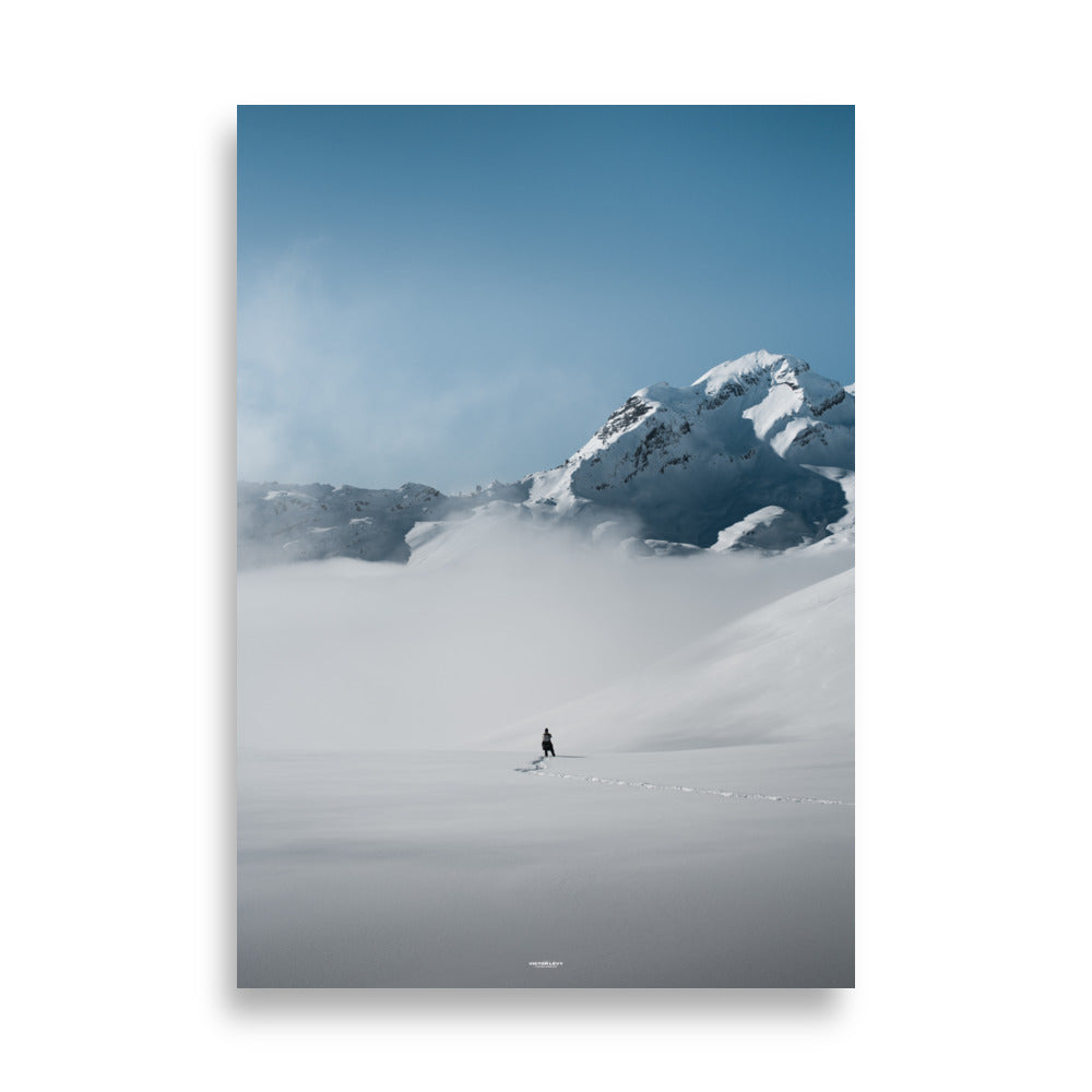 Poster photographie - Paysage - Explorez l'immensité d'un désert enneigé avec cette photographie minimaliste. Un hommage à la nature, parfait pour une décoration intérieure paisible et élégante. - Victor Lévy - Affiche murale 70x100