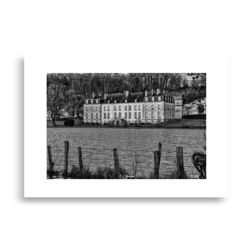 Poster photographie Vendome France - Explorez 'L'Âme du Château', une photographie en noir et blanc captivante d'un château historique. Parfaite pour un intérieur raffiné et classique. - Armel supergus Photo - Affiche murale 70x100