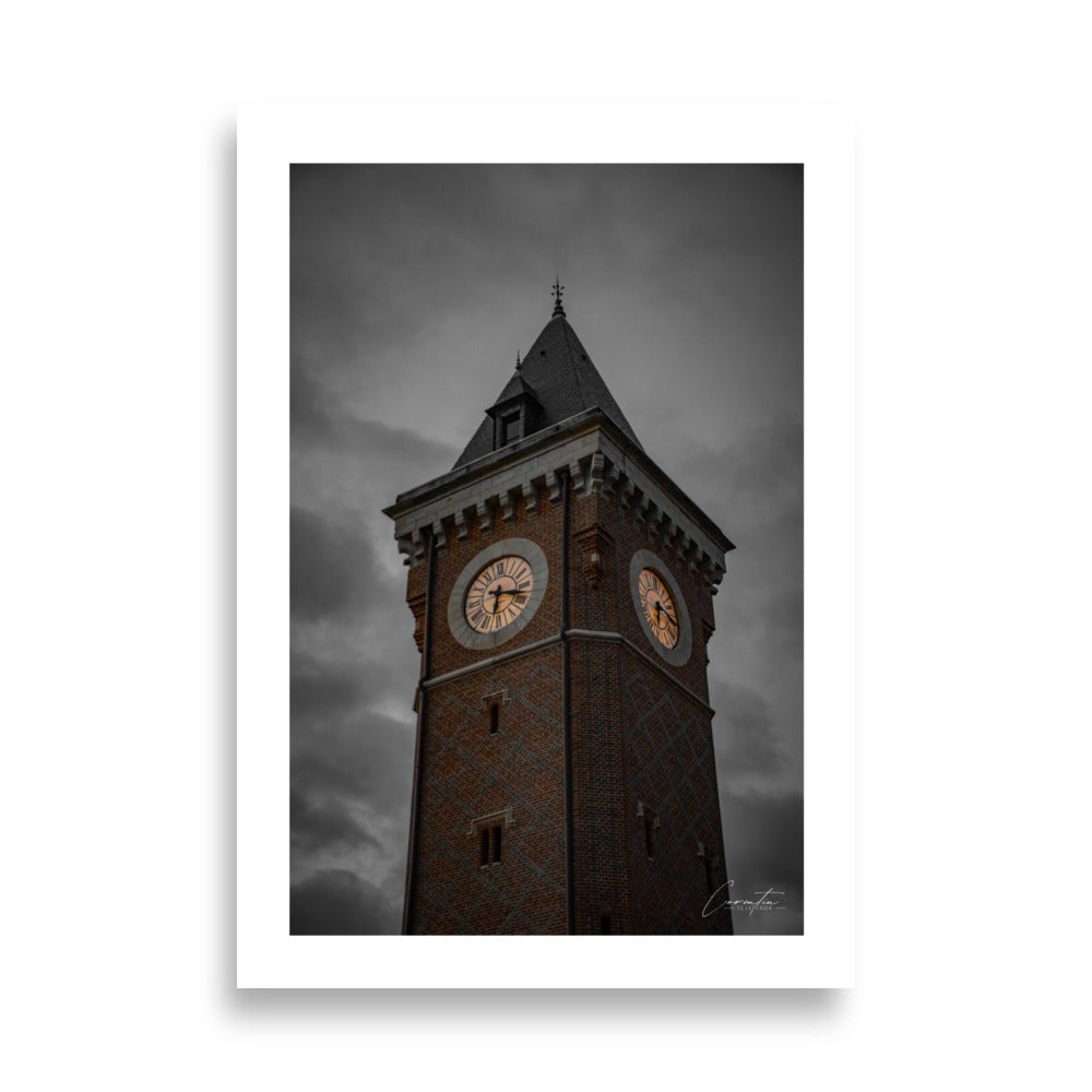 Poster photographie - "Tour du Marégraphe de Rouen" s’adresse aux amateurs d’histoire, d’architecture et de symbolisme. Une œuvre parfaite pour apporter élégance et profondeur à tout espace. - Corentin Lepvrier - Affiche murale 70x100