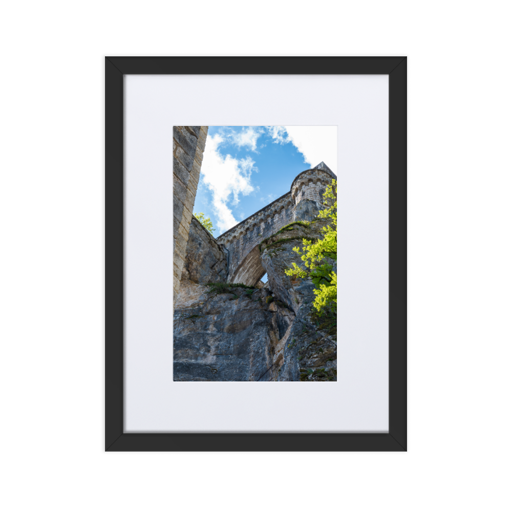 Poster de la photographie "Rocamadour N02", une vue d'en bas du haut de Rocamadour, mettant en valeur son architecture majestueuse.