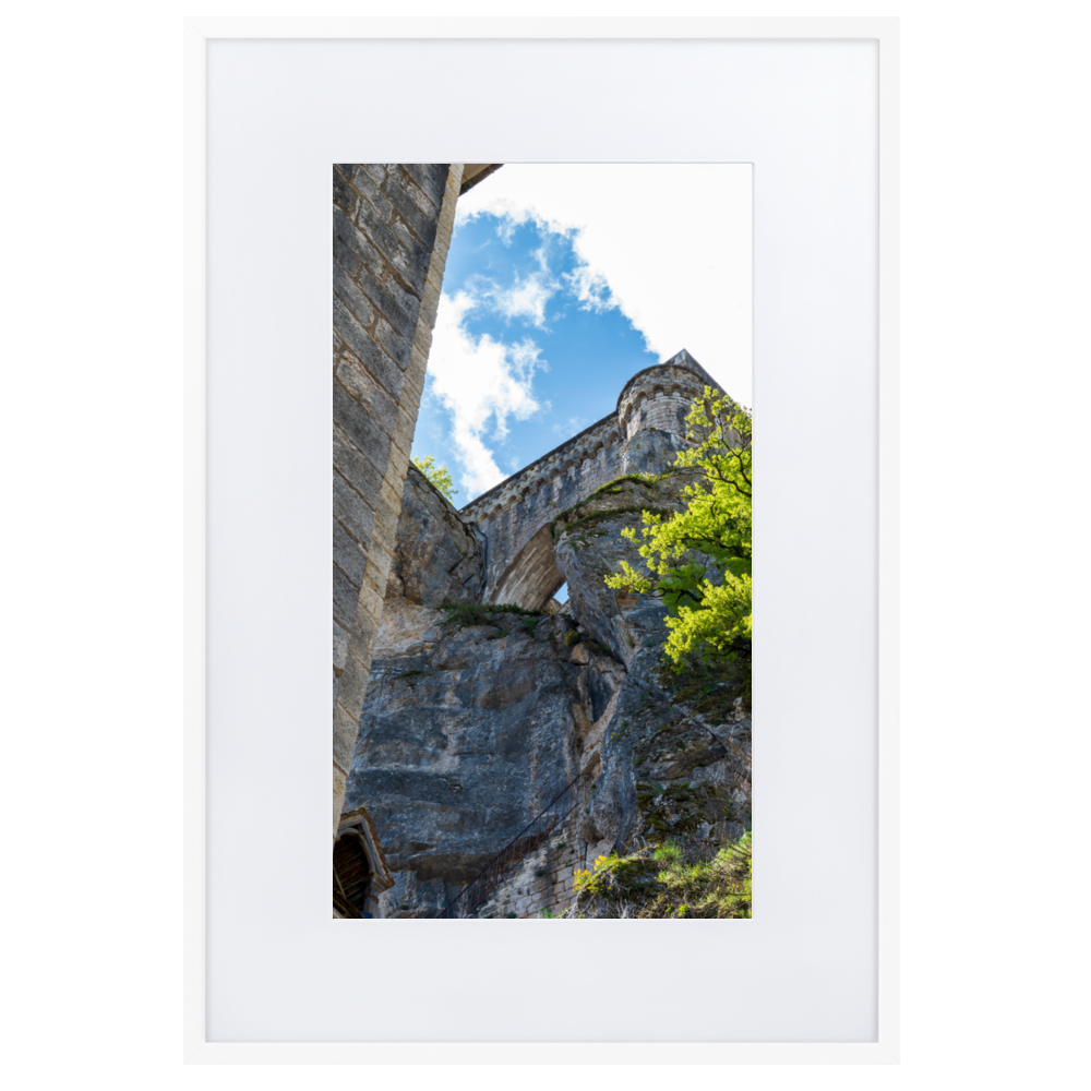 Poster de la photographie "Rocamadour N02", une vue d'en bas du haut de Rocamadour, mettant en valeur son architecture majestueuse.