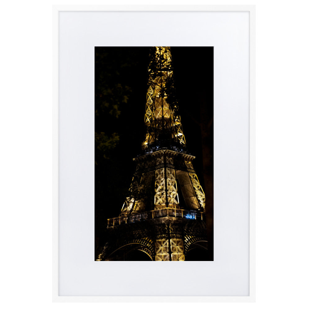 Tour Eiffel - Photographie de la tour Eiffel illuminée dans la nuit - La Boutique du Poster