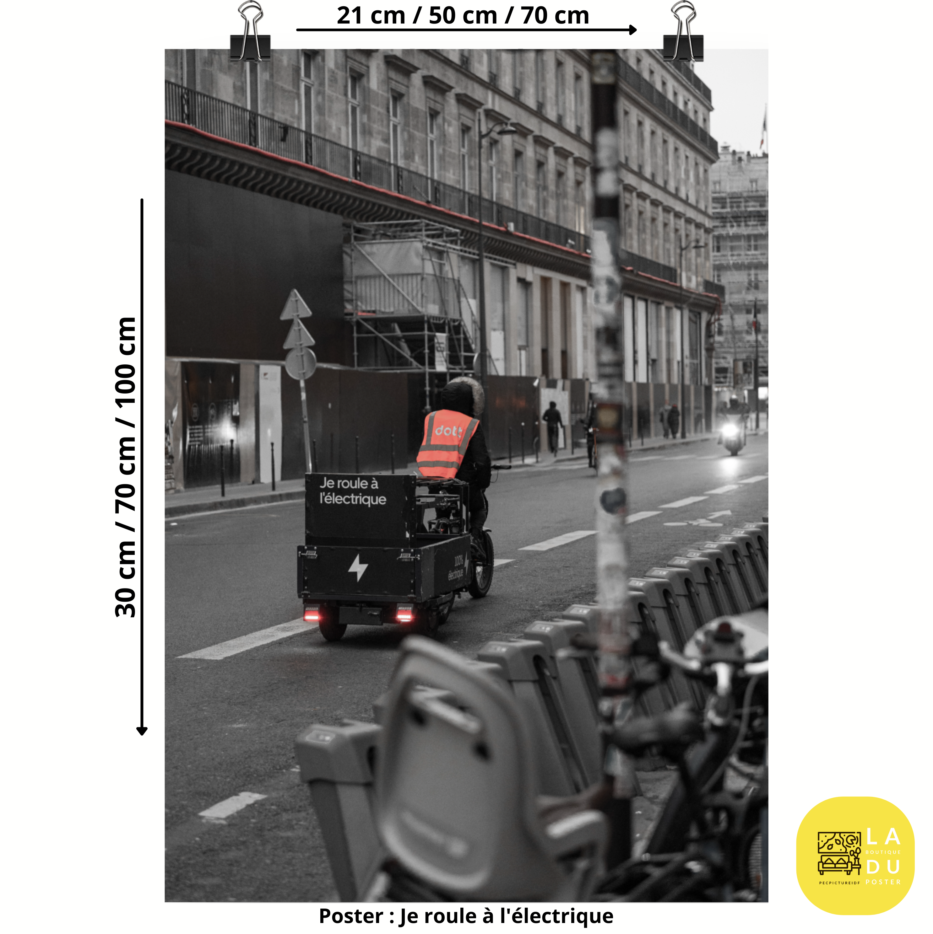 Poster mural - Je roule à l'électrique – Photographie de rue – Poster photo, poster XXL, Photo d’art, photographie murale et des posters muraux des photographies de rue unique au monde. La boutique de posters créée par un Photographe français.