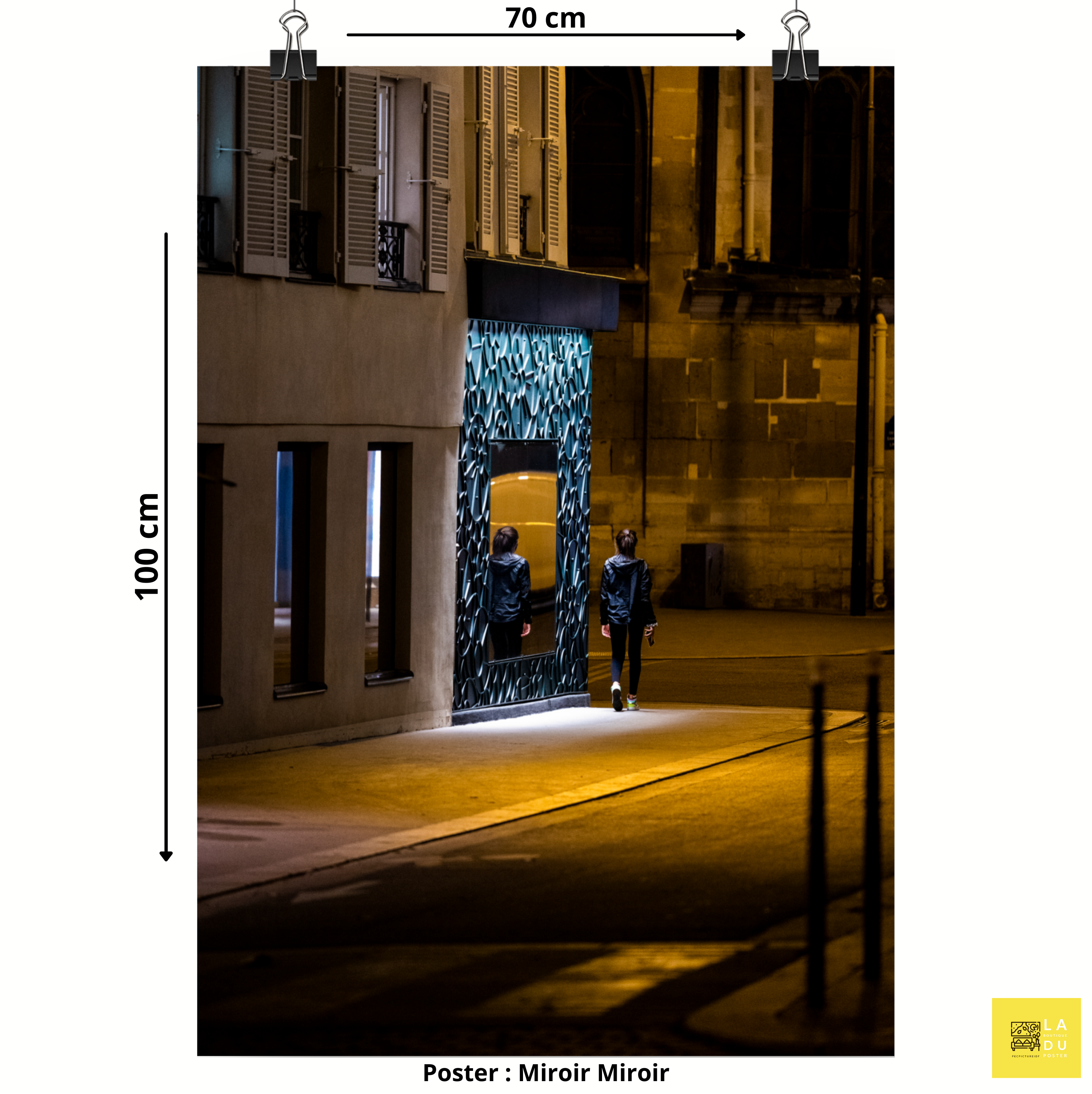 Poster mural - Miroir miroir – Photographie de rue la nuit – Poster photo, poster XXL, photographie murale et des posters muraux unique au monde. La boutique de posters créée par Yann Peccard un Photographe français.