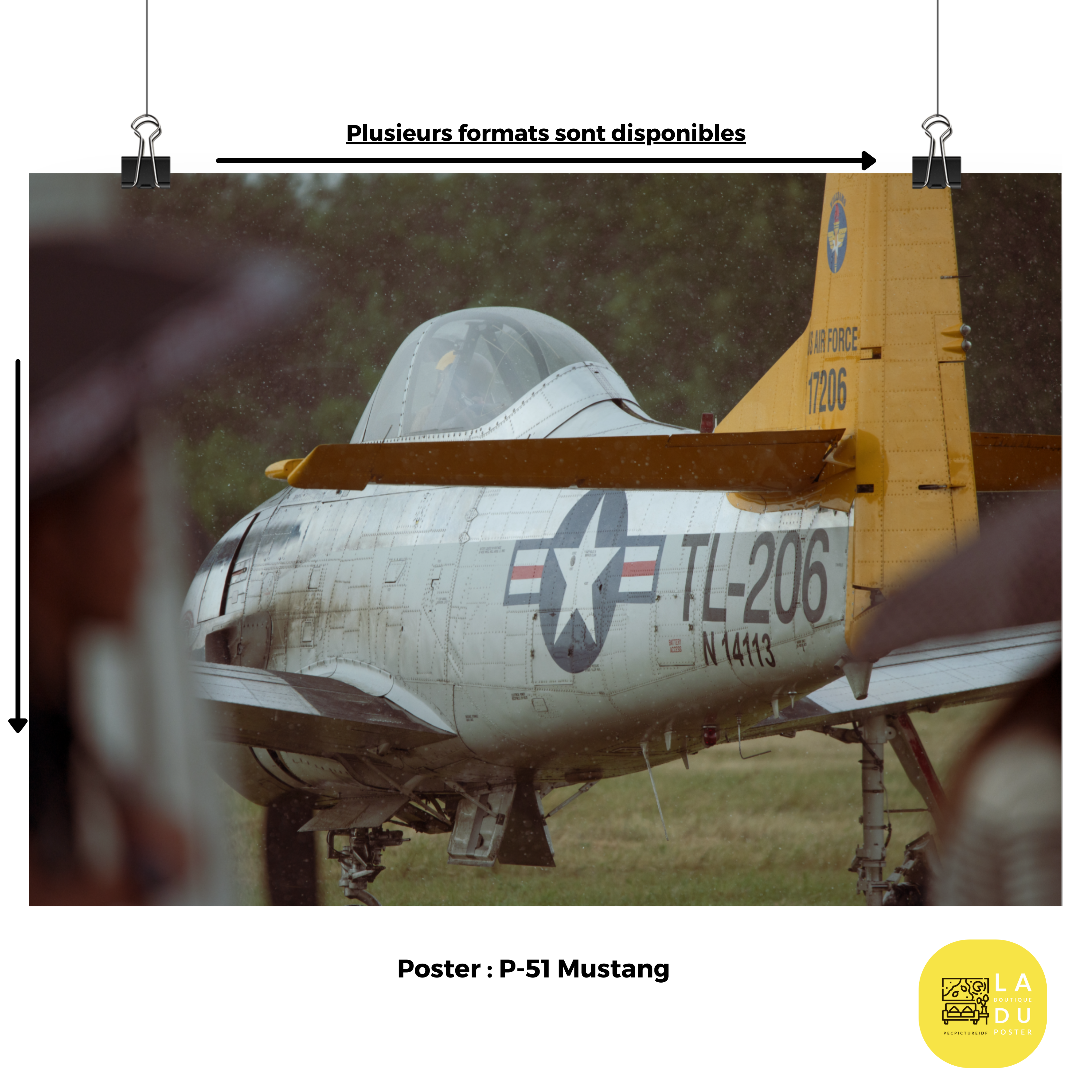 Poster mural - P-51 Mustang – Photographie d'avion de guerre – Poster photo, poster XXL, photographie murale et des posters muraux unique au monde. La boutique de posters créée par Yann Peccard un Photographe français.