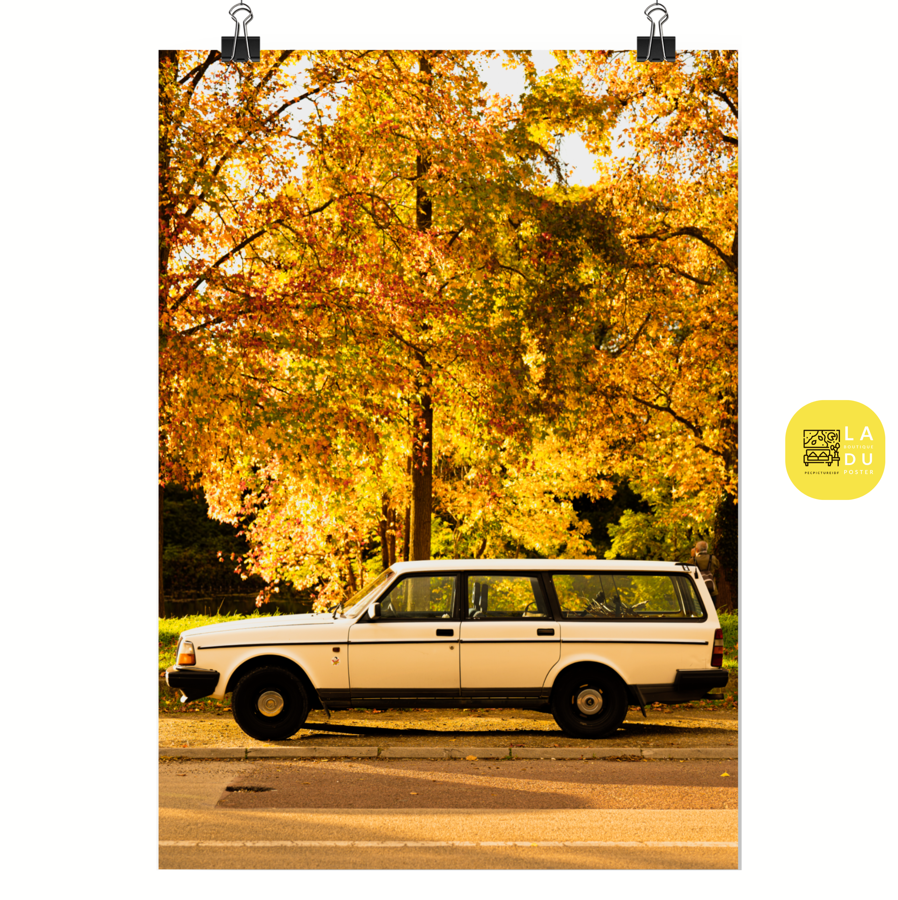 Poster mural - Volvo Automne – Photographie de voiture – Poster photographie, photographie murale et des posters muraux unique au monde. La boutique de posters créée par Yann Peccard un Photographe français.