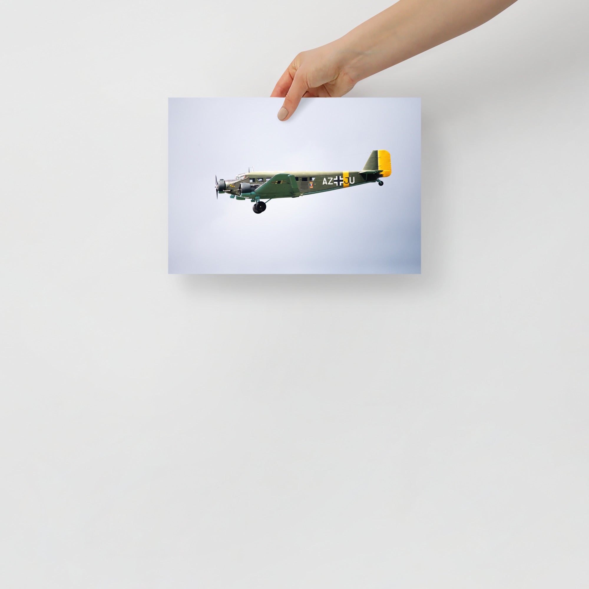 Poster mural - Avion Junkers Ju 52 – Photographie d'avion – Poster photo, poster XXL, Photo d’art, photographie murale et des posters muraux des photographies de rue unique au monde. La boutique de posters créée par un Photographe français.