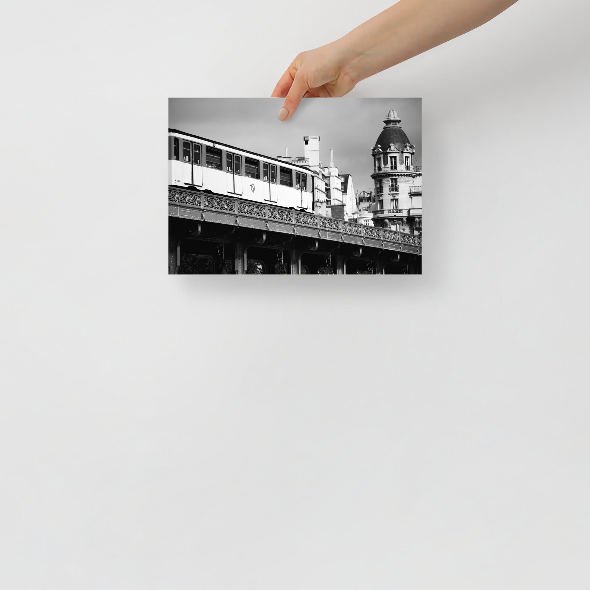 Poster - Métro parisien 1 – Photo en Noir et blanc – Décoration murale pas cher à partir de 24,99€ , décoration murale, poster XXL, Photos d’arts, photographie murale, Posters muraux unique au monde. La boutique de posters créée par un Photographe français