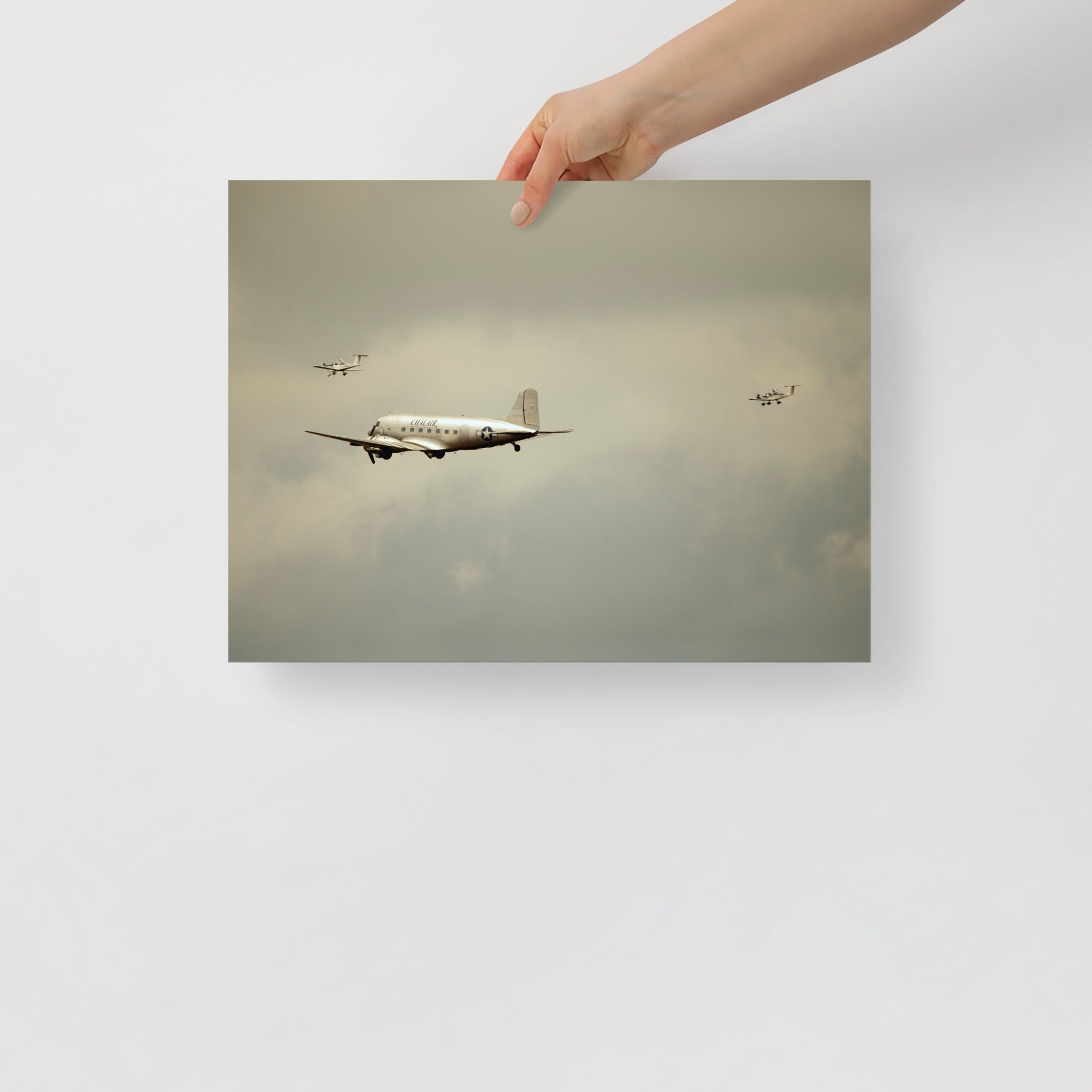 Poster mural - Avion douglas dc3 N04 – Photographie d'avion – Poster photo, poster XXL, Photo d’art, photographie murale et des posters muraux des photographies de rue unique au monde. La boutique de posters créée par un Photographe français.