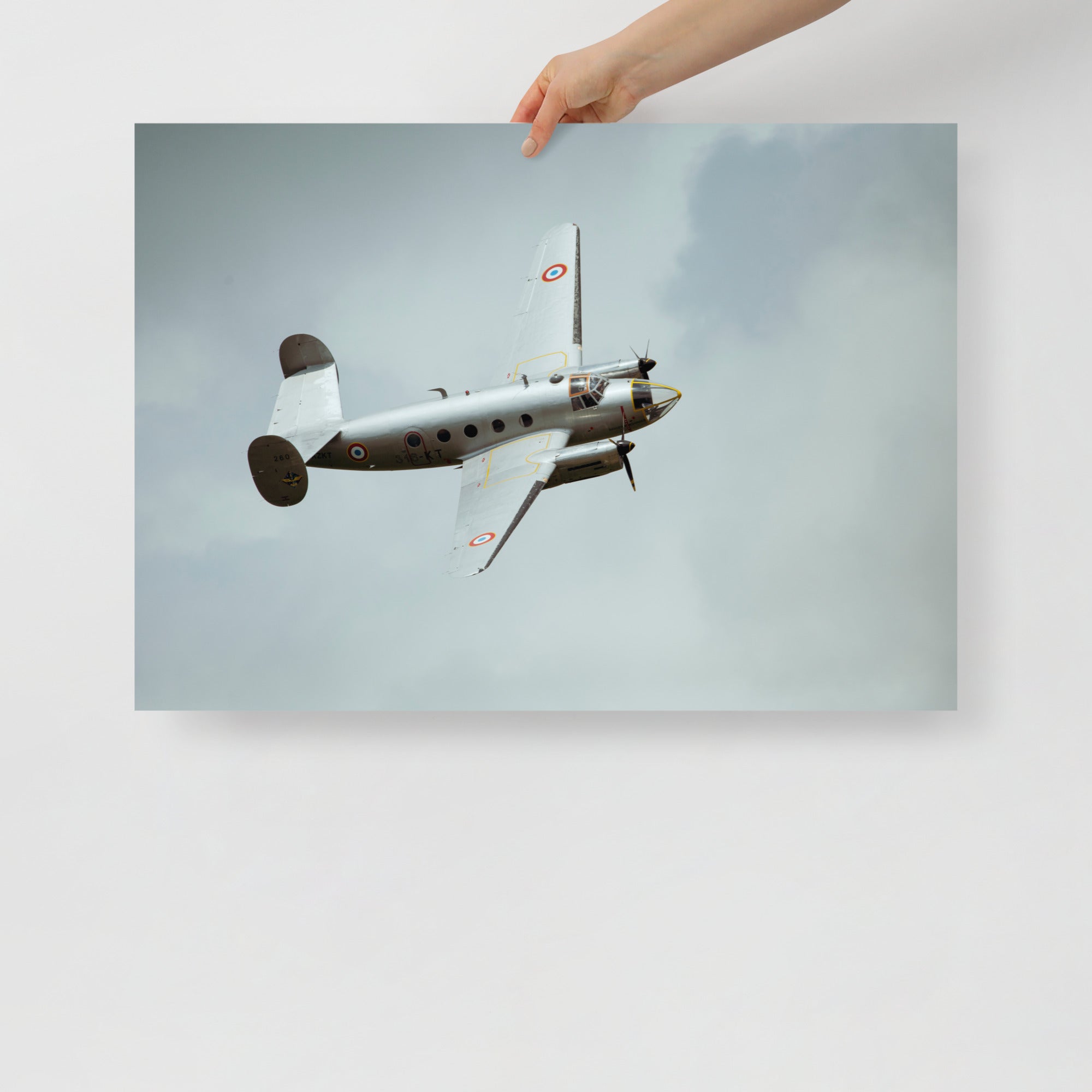 Poster mural - Dassault MD 311 – Photographie d'avion en vol – Poster photo, poster XXL, Photo d’art, photographie murale et des posters muraux des photographies de rue unique au monde. La boutique de posters créée par un Photographe français.