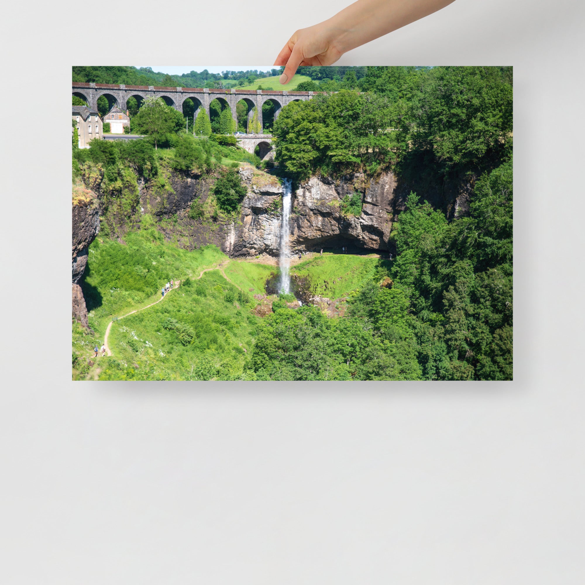 Poster mural - La cascade de Salins N01 – Photographie du Cantal en France – Poster photo, poster XXL, Photo d’art, photographie murale et des posters muraux des photographies de rue unique au monde. La boutique de posters créée par un Photographe français.