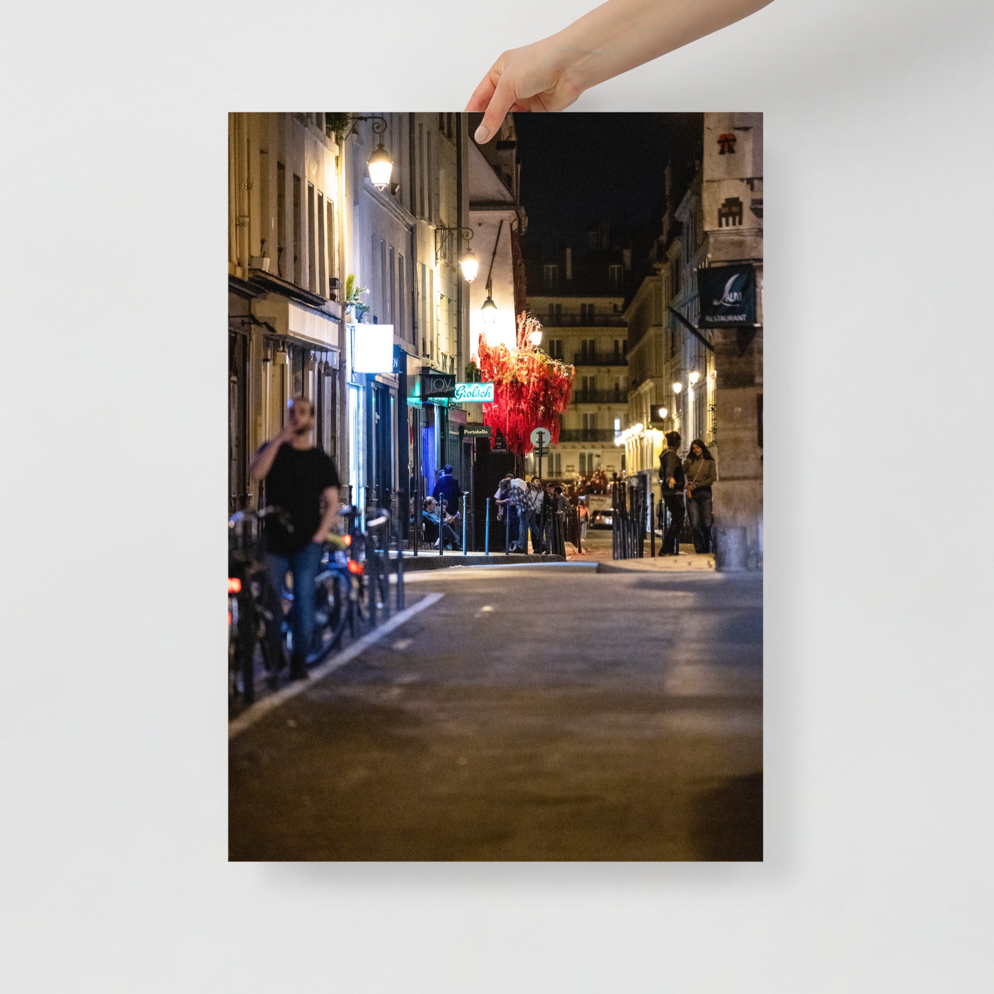 Poster mural - Photo de rue N30 – Photographie de rue de ville à Paris la nuit – Poster photo, poster XXL, photographie murale et des posters muraux unique au monde. La boutique de posters créée par Yann Peccard un Photographe français.