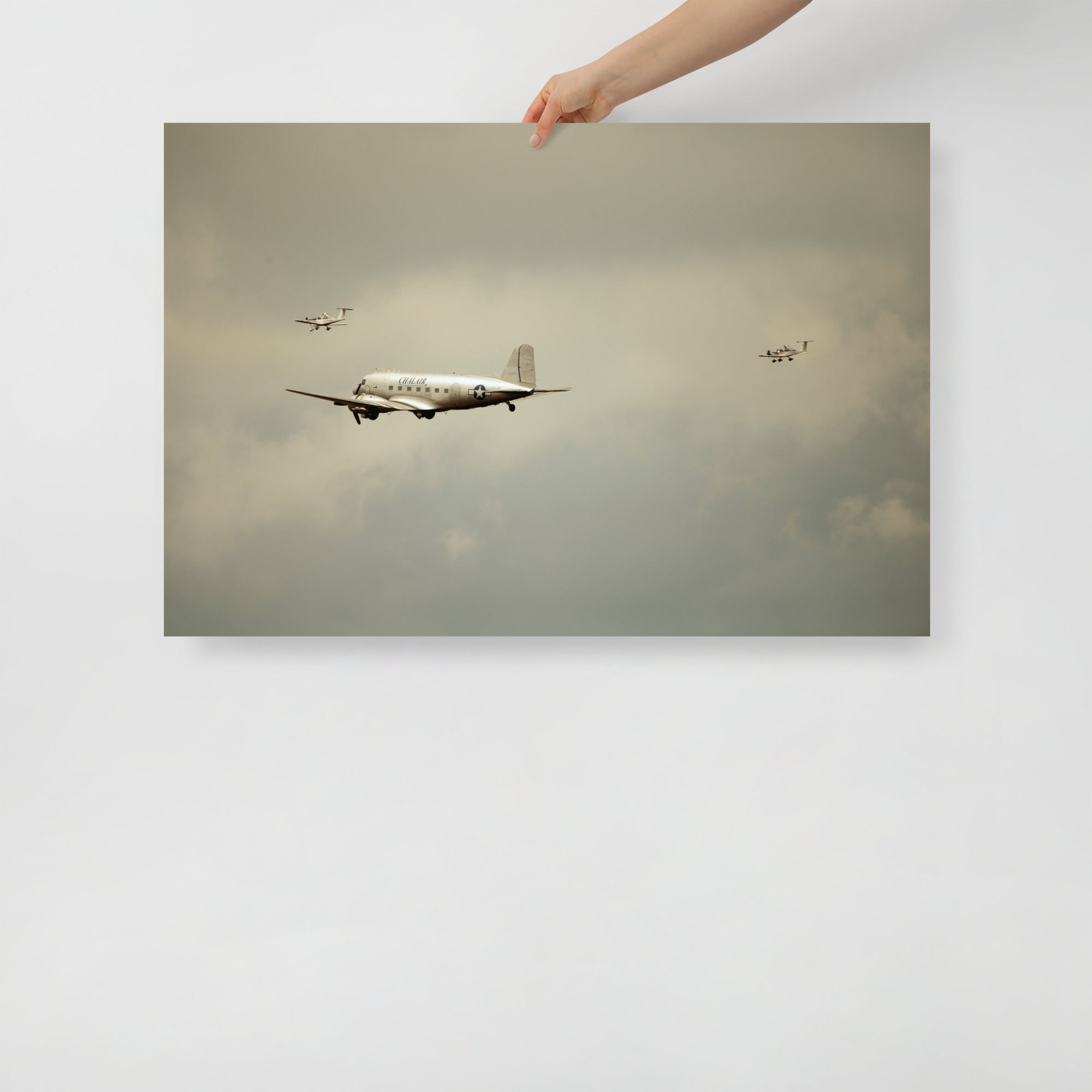 Poster mural - Avion douglas dc3 N04 – Photographie d'avion – Poster photo, poster XXL, Photo d’art, photographie murale et des posters muraux des photographies de rue unique au monde. La boutique de posters créée par un Photographe français.