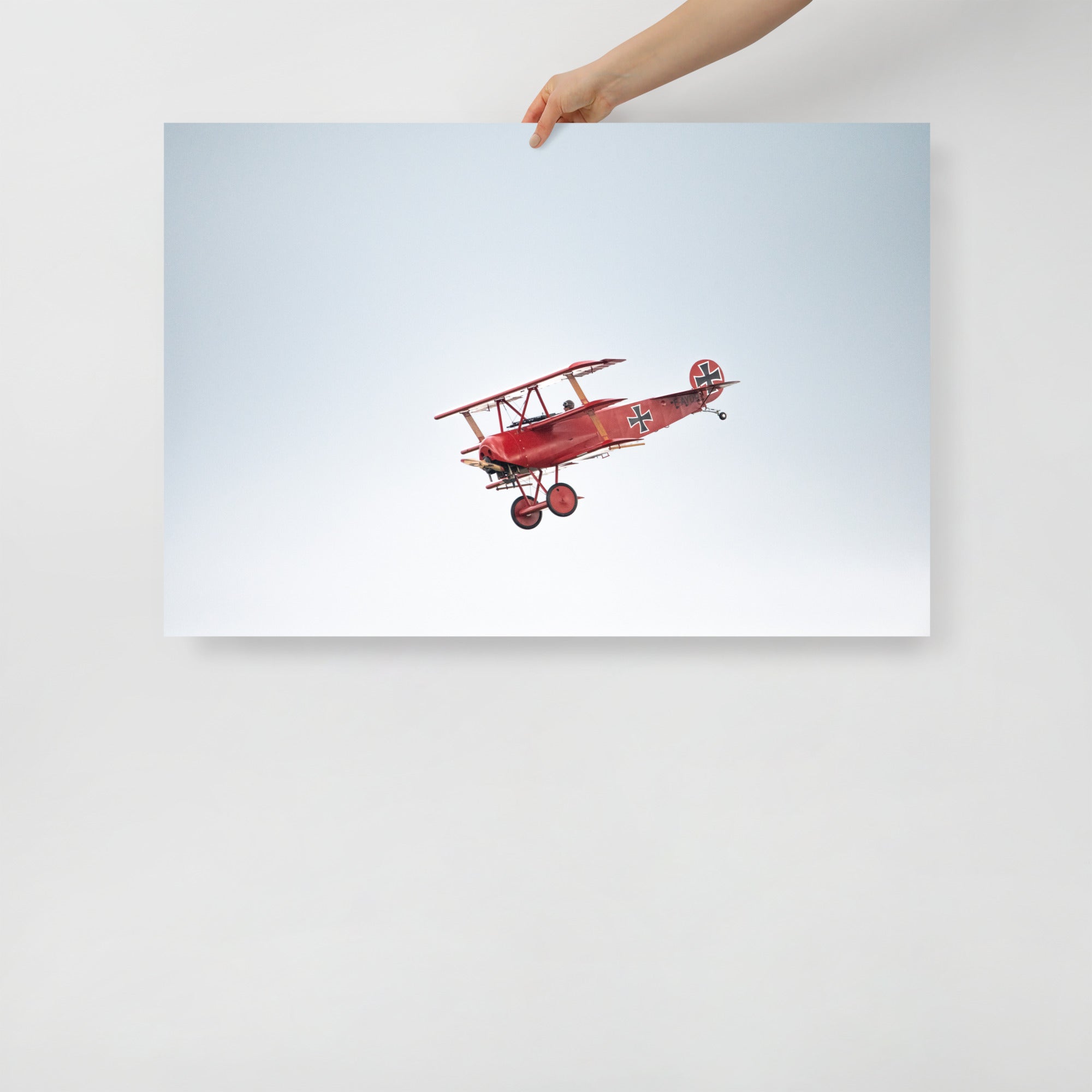 Poster mural - Fokker DR1 – Photographie d'avion de guerre – Poster photo, poster XXL, Photo d’art, photographie murale et des posters muraux des photographies de rue unique au monde. La boutique de posters créée par un Photographe français.