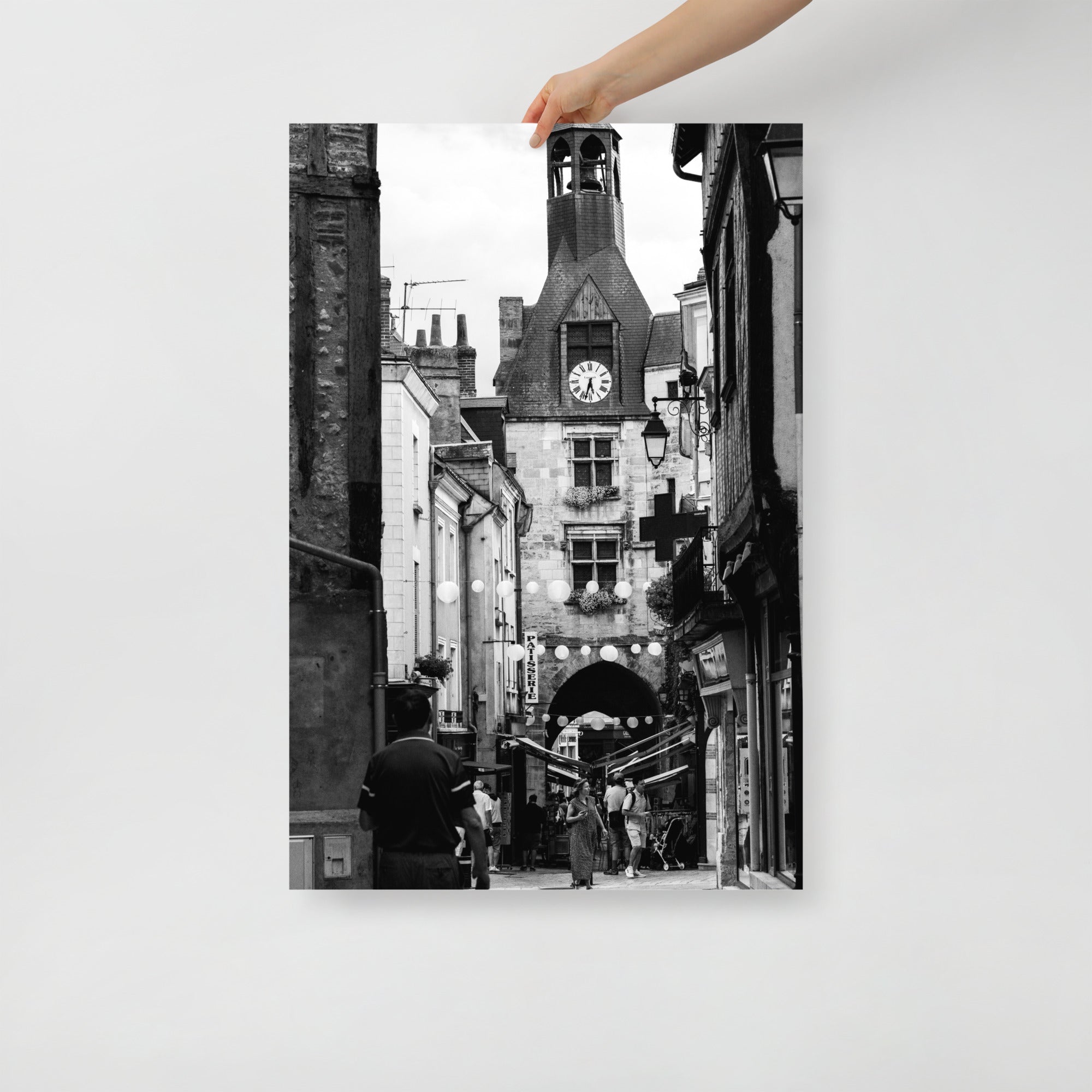 Poster mural - Horloge Lussault N02 – Photographie en Noir et blanc – Poster photo, poster XXL, Photo d’art, photographie murale et des posters muraux des photographies de rue unique au monde. La boutique de posters créée par un Photographe français.