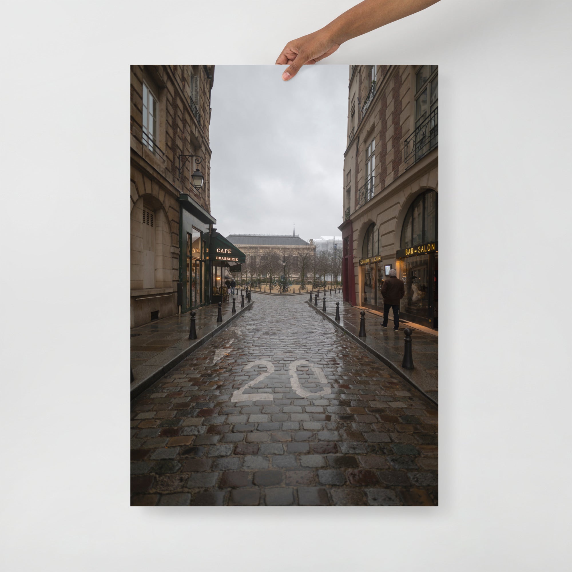 Poster mural - Place Dauphine – Photographie de rue à Paris – Poster photo, poster XXL, photographie murale et des posters muraux unique au monde. La boutique de posters créée par Yann Peccard un Photographe français.