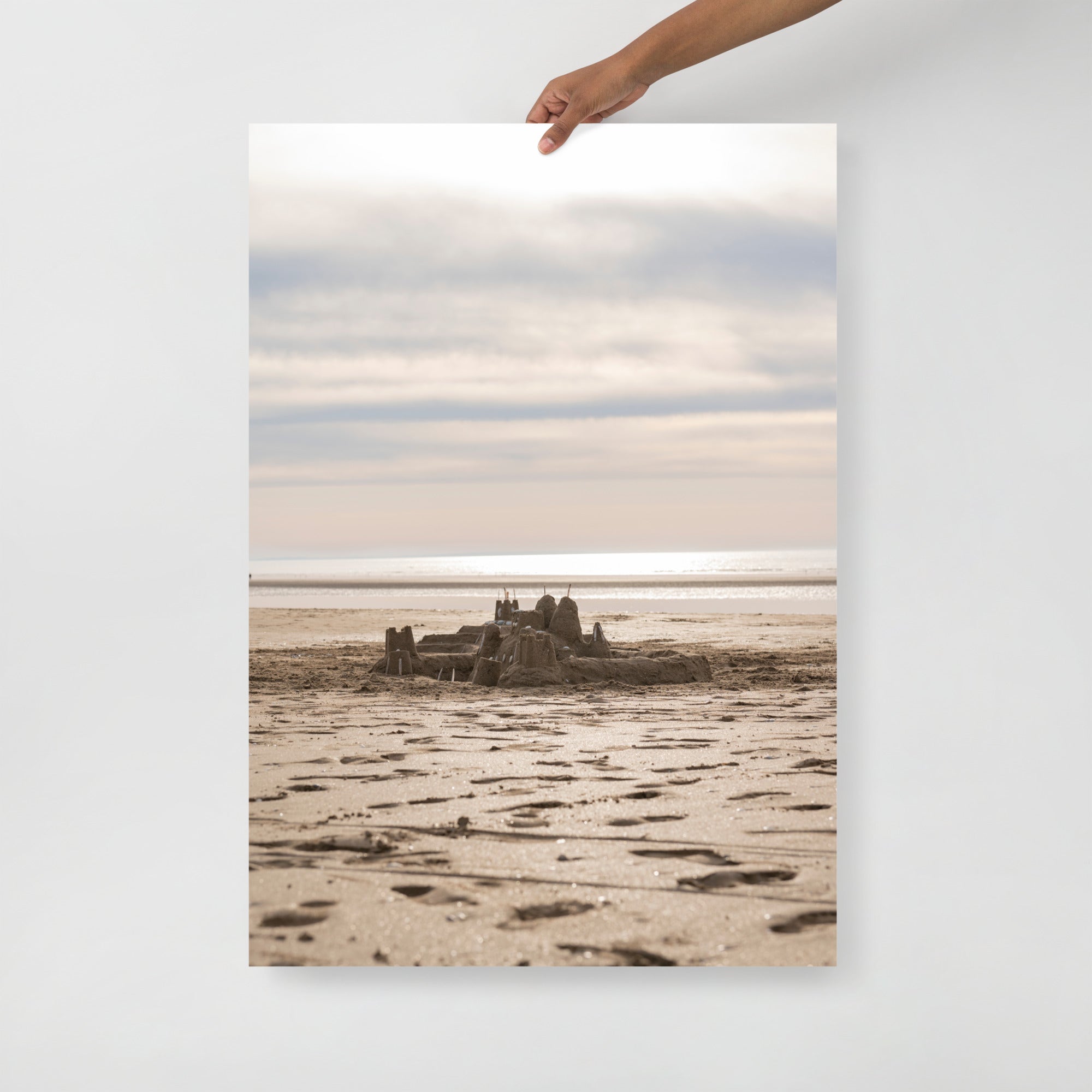 Poster mural - Châteaux de sable – Photographie à la plage – Poster photo, poster XXL, Photo d’art, photographie murale et des posters muraux des photographies de rue unique au monde. La boutique de posters créée par un Photographe français.