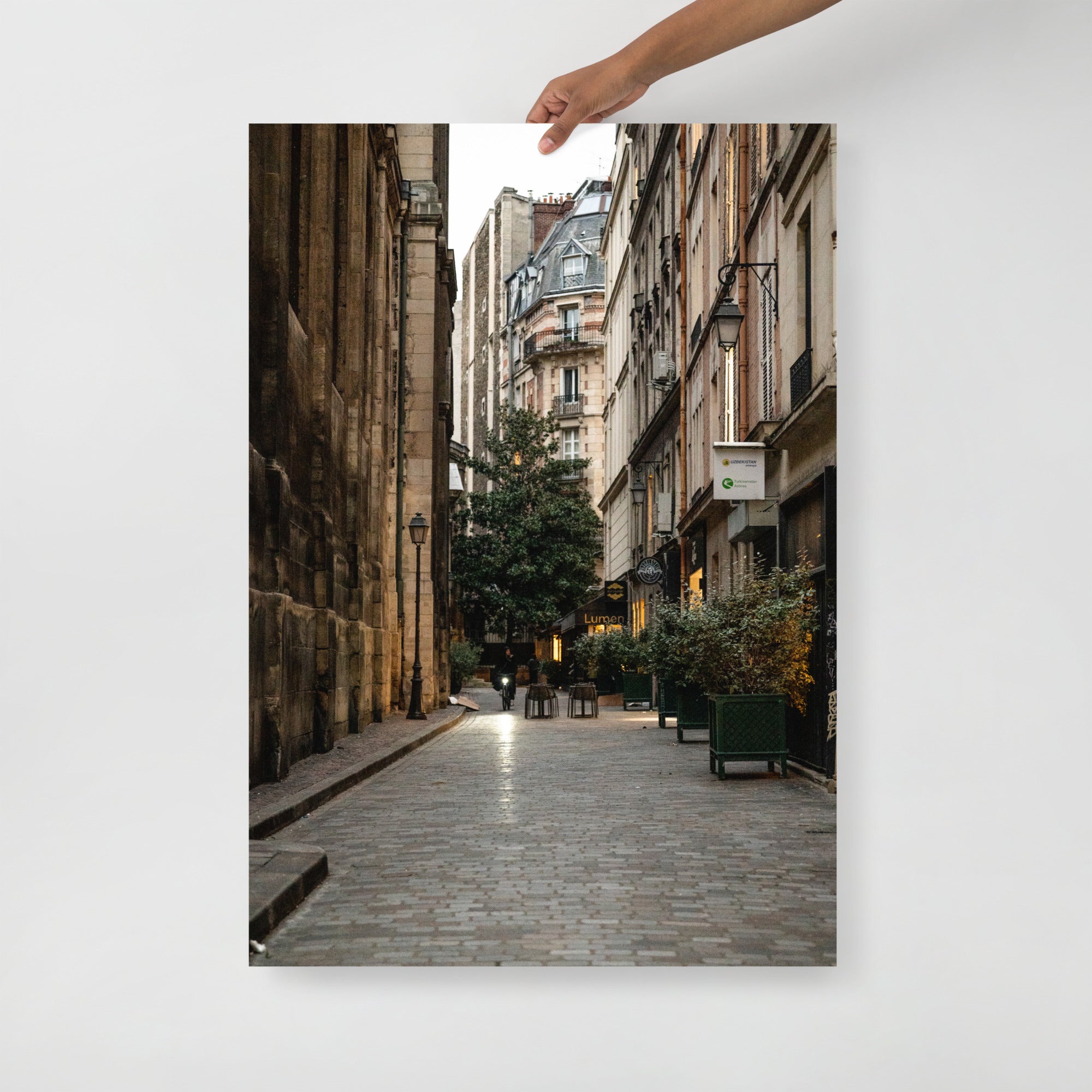 Poster mural - Rue des Pyramides – Photographie de rue – Poster photo, poster XXL, photographie murale et des posters muraux unique au monde. La boutique de posters créée par Yann Peccard un Photographe français.