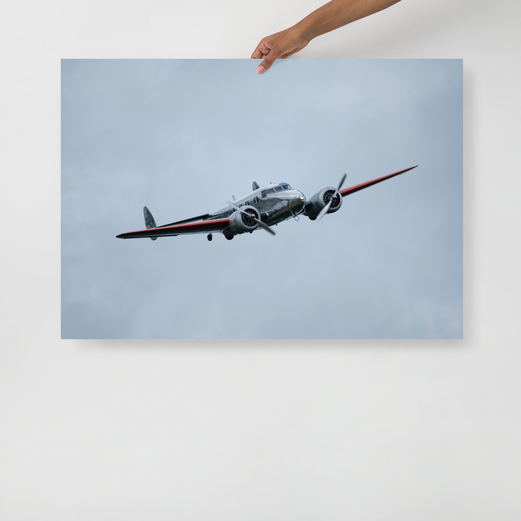 Poster mural - Avion douglas dc3 N02 – Photographie d'avion – Poster photo, poster XXL, Photo d’art, photographie murale et des posters muraux des photographies de rue unique au monde. La boutique de posters créée par un Photographe français.