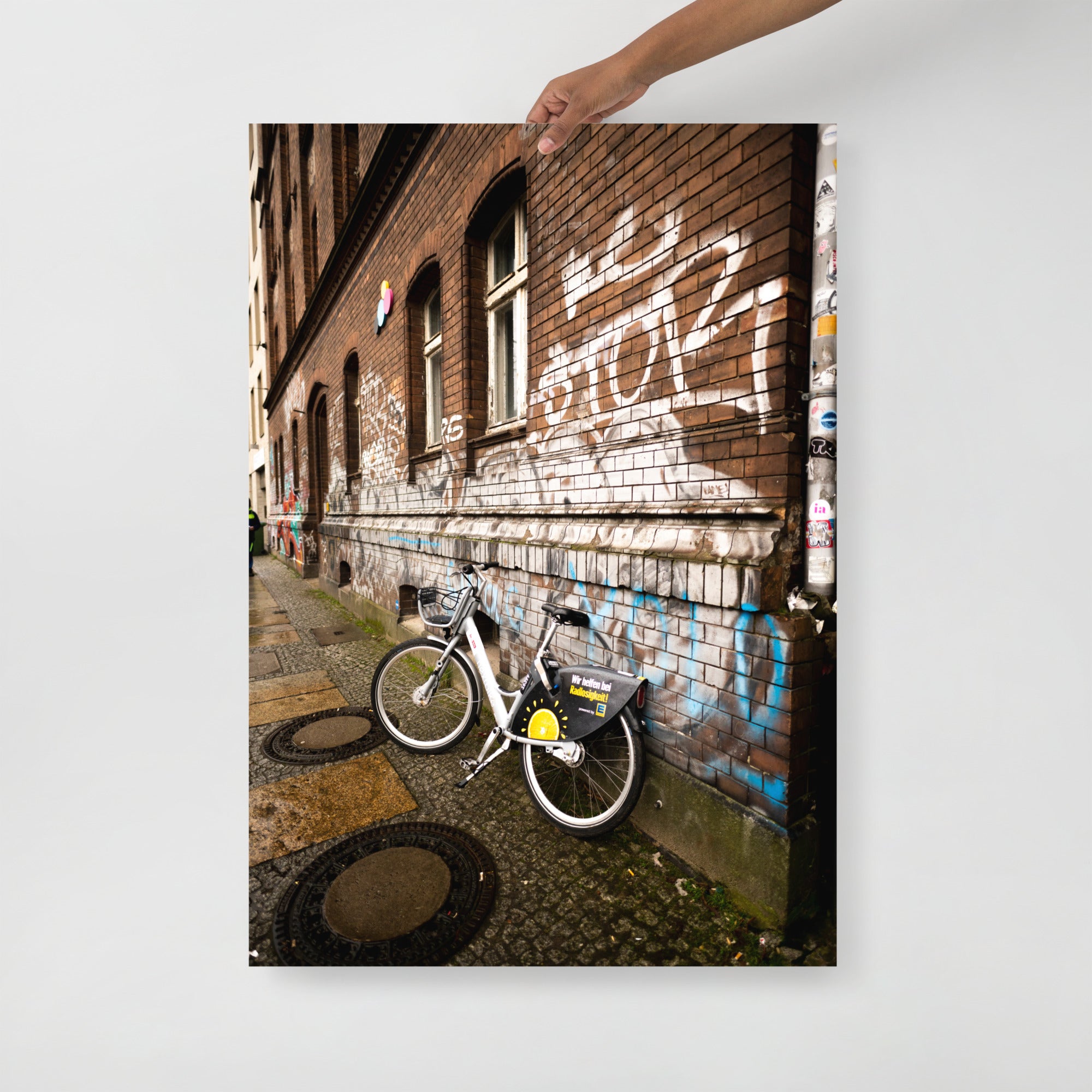 Poster mural - Art de rue N09 – Photographie de rue à Berlin – Poster photo, poster XXL, Photo d’art, photographie murale et des posters muraux e des photographies de rue unique au monde. La boutique de posters créée par un Photographe français.