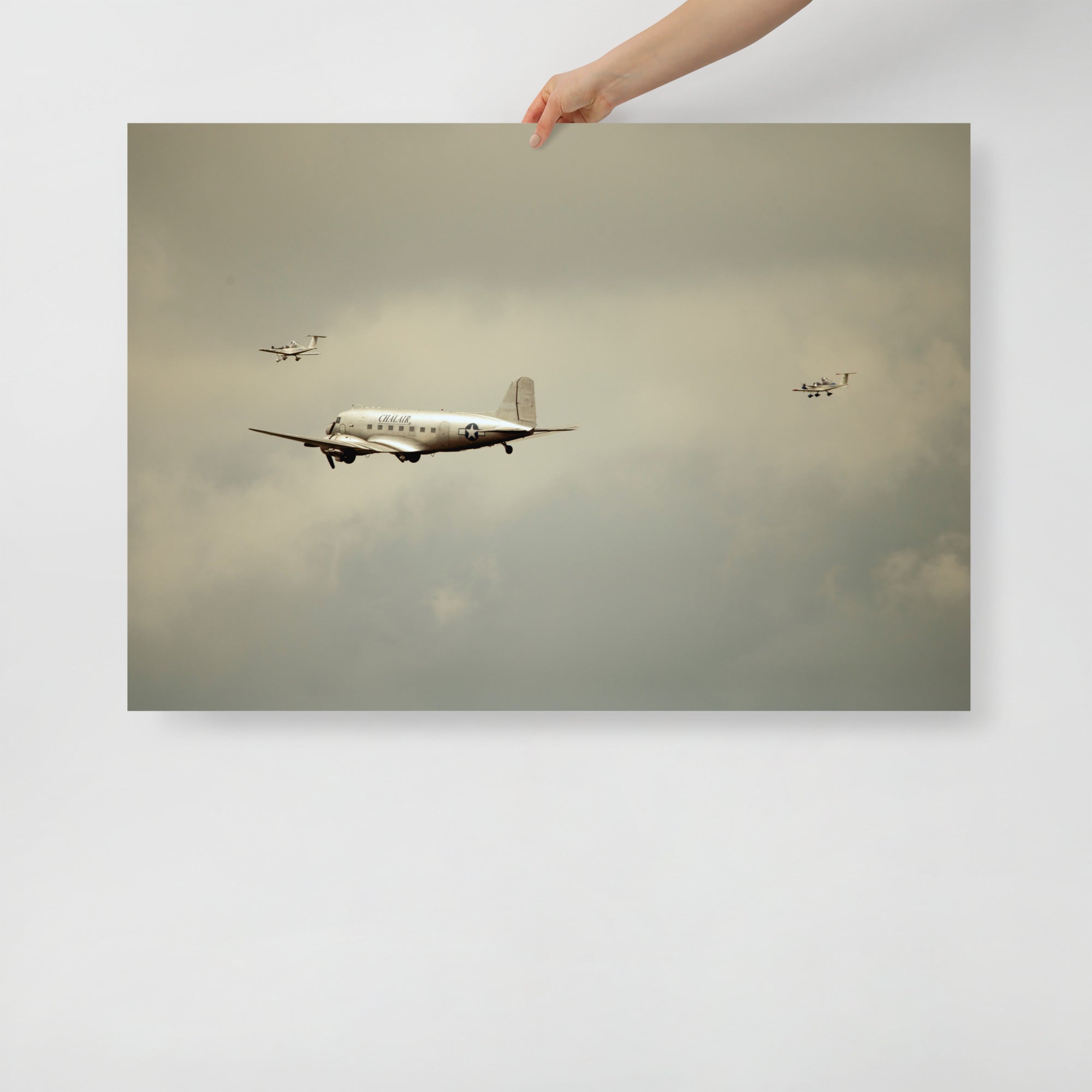 Poster mural - Avion douglas dc3 N04 – Photographie d'avion – Poster photo, poster XXL, Photo d’art, photographie murale et des posters muraux des photographies de rue unique au monde. La boutique de posters créée par un Photographe français.