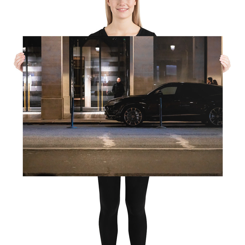 Poster mural - Lamborghini Urus Fantôme – Photographie de voiture – Poster photo, poster XXL, Photo d’art, photographie murale et des posters muraux des photographies de rue unique au monde. La boutique de posters créée par un Photographe français.