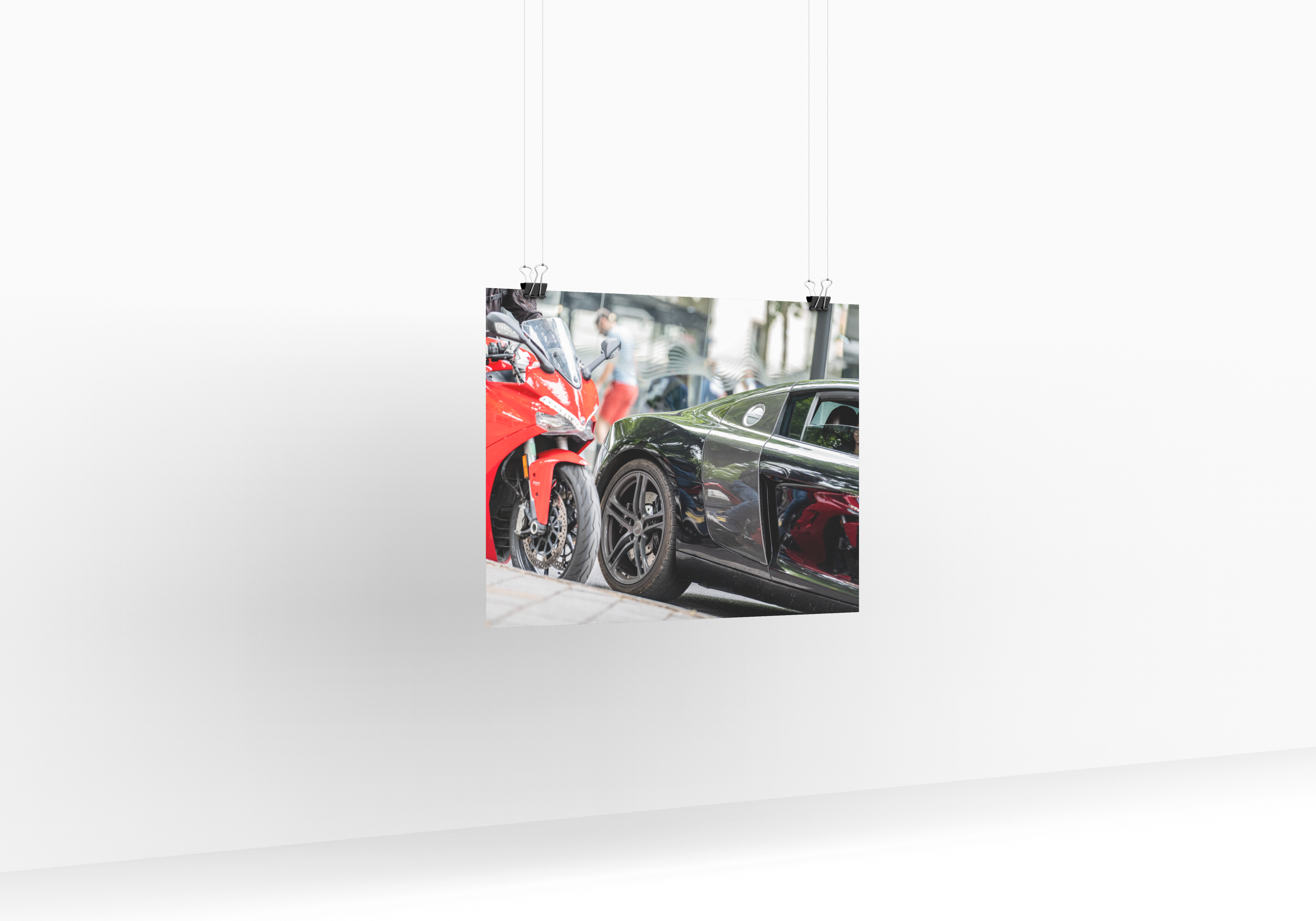 Poster mural - Ducati & Audi R8 – Photographie de rue – Poster photo, poster XXL, Photo d’art, photographie murale et des posters muraux des photographies de rue unique au monde. La boutique de posters créée par un Photographe français.